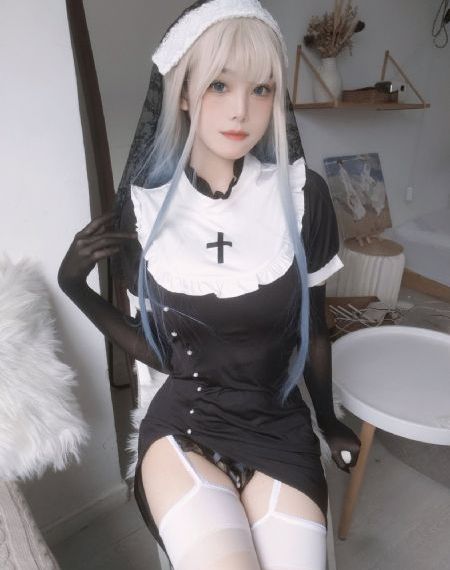 ass白嫩白嫩的小美女-神马琪琪电影网